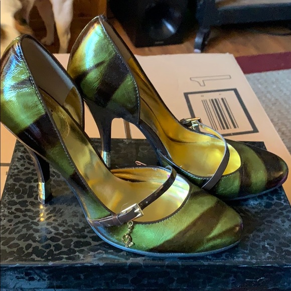 Heels - Picture 2 of 7